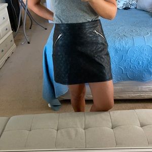 Faux leather skirt - black